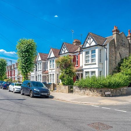 Homely 4-Bedroom Home With 2 Baths & Free Parking London Exteriör bild