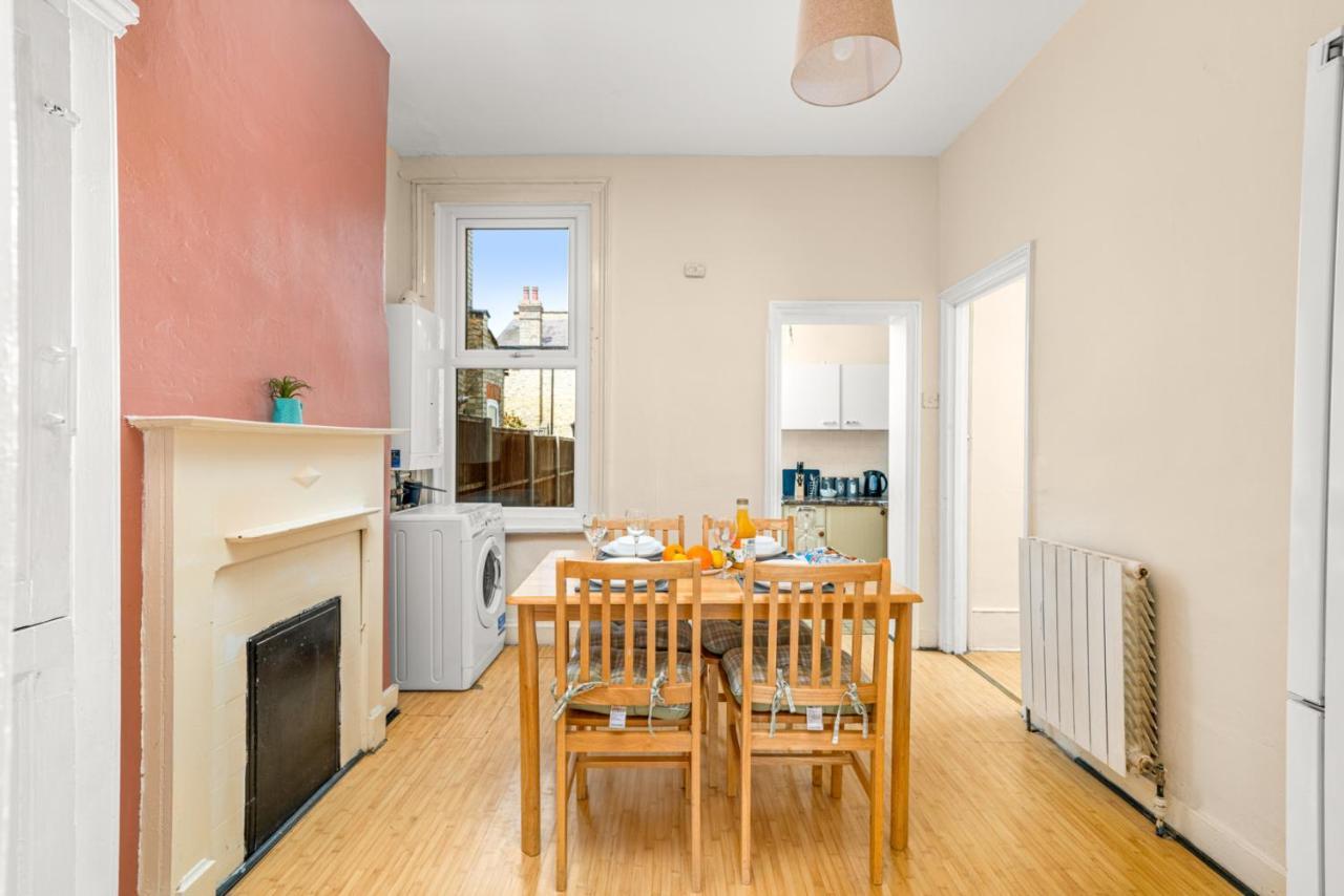 Homely 4-Bedroom Home With 2 Baths & Free Parking London Exteriör bild