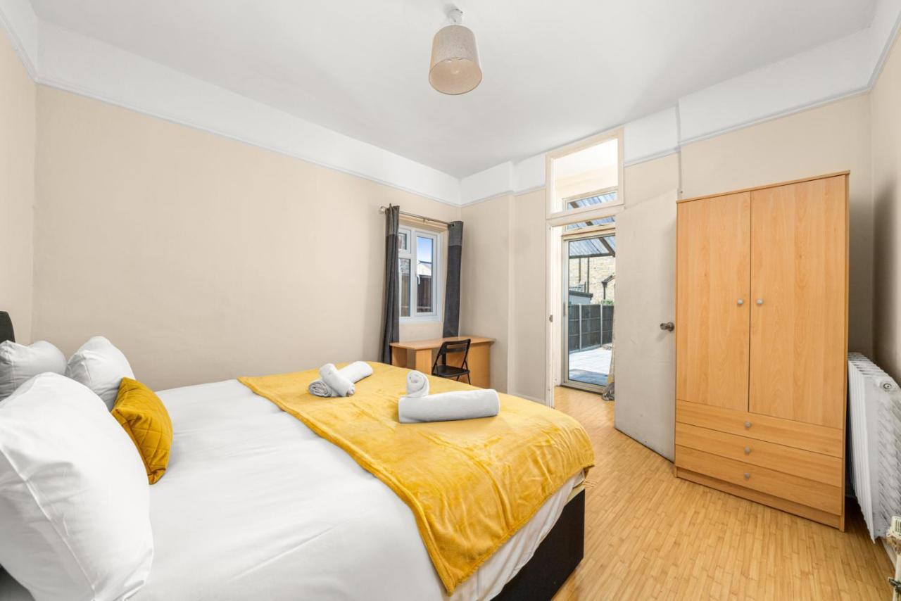 Homely 4-Bedroom Home With 2 Baths & Free Parking London Exteriör bild