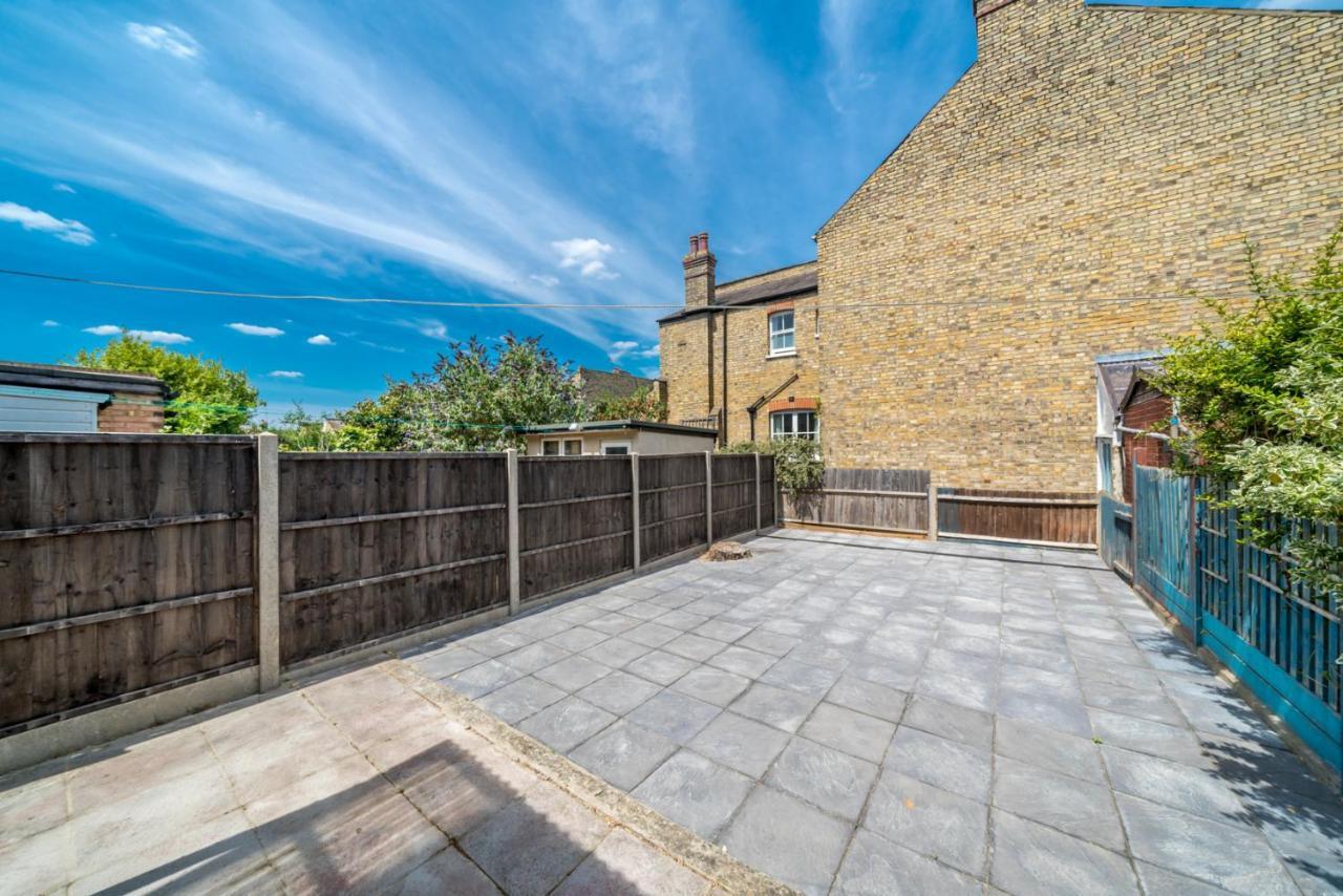Homely 4-Bedroom Home With 2 Baths & Free Parking London Exteriör bild