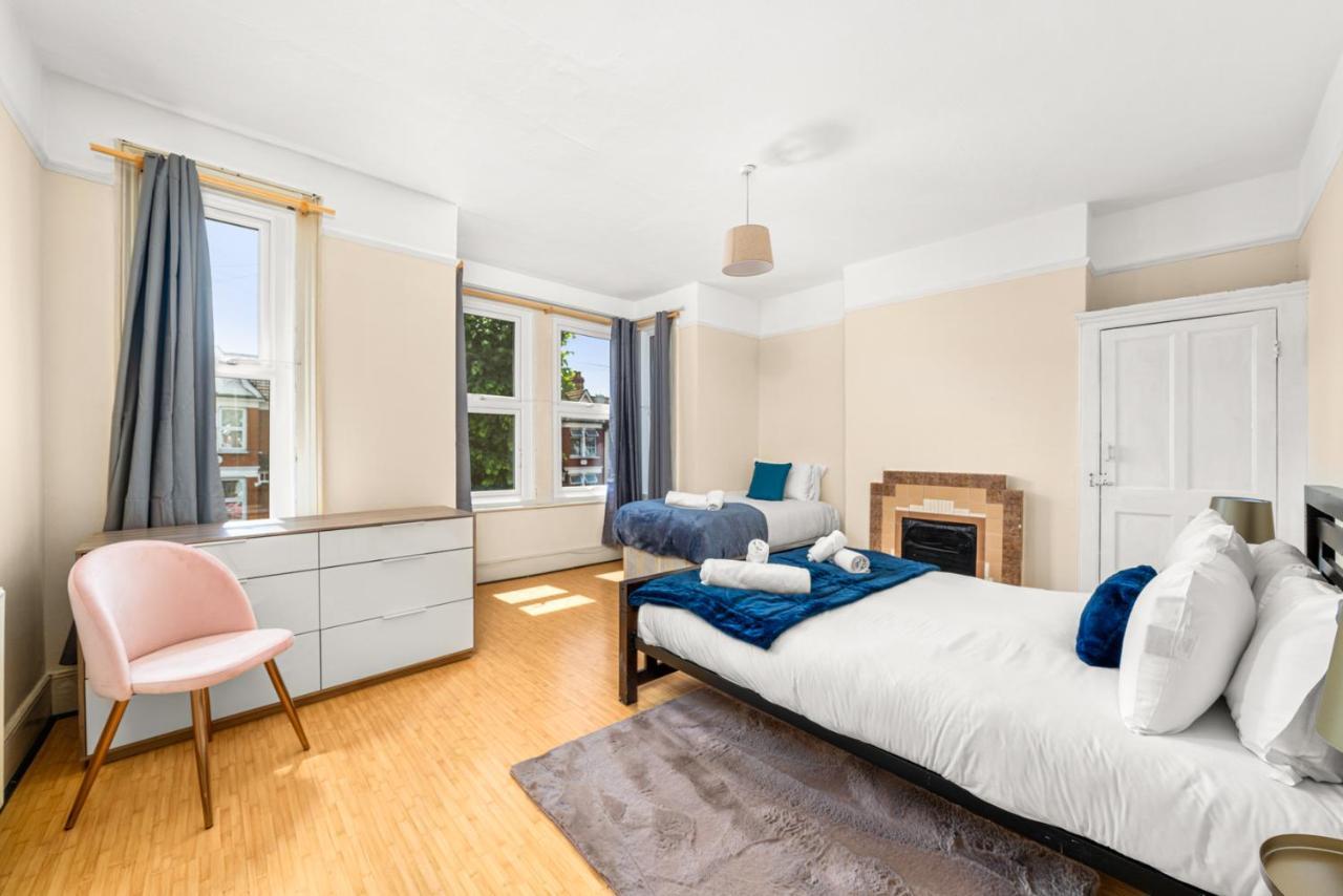 Homely 4-Bedroom Home With 2 Baths & Free Parking London Exteriör bild